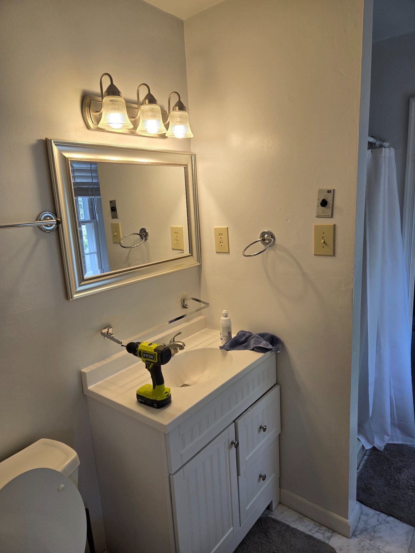 Bathroom before remodeling